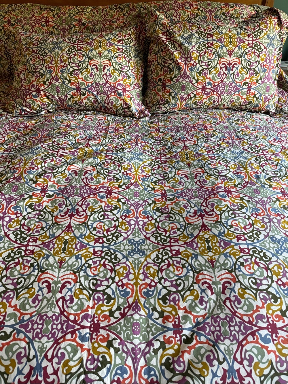 Crate & Barrel - Lucia Full/Queen Duvet Cover + 2 Shams — Jewel-Tone Medallion - Picture 3 of 10
